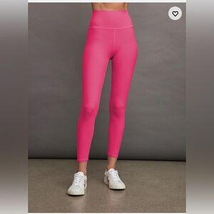 CARBON38 High Rise Legging in Melt Size S
FUCHSIA PURPLE